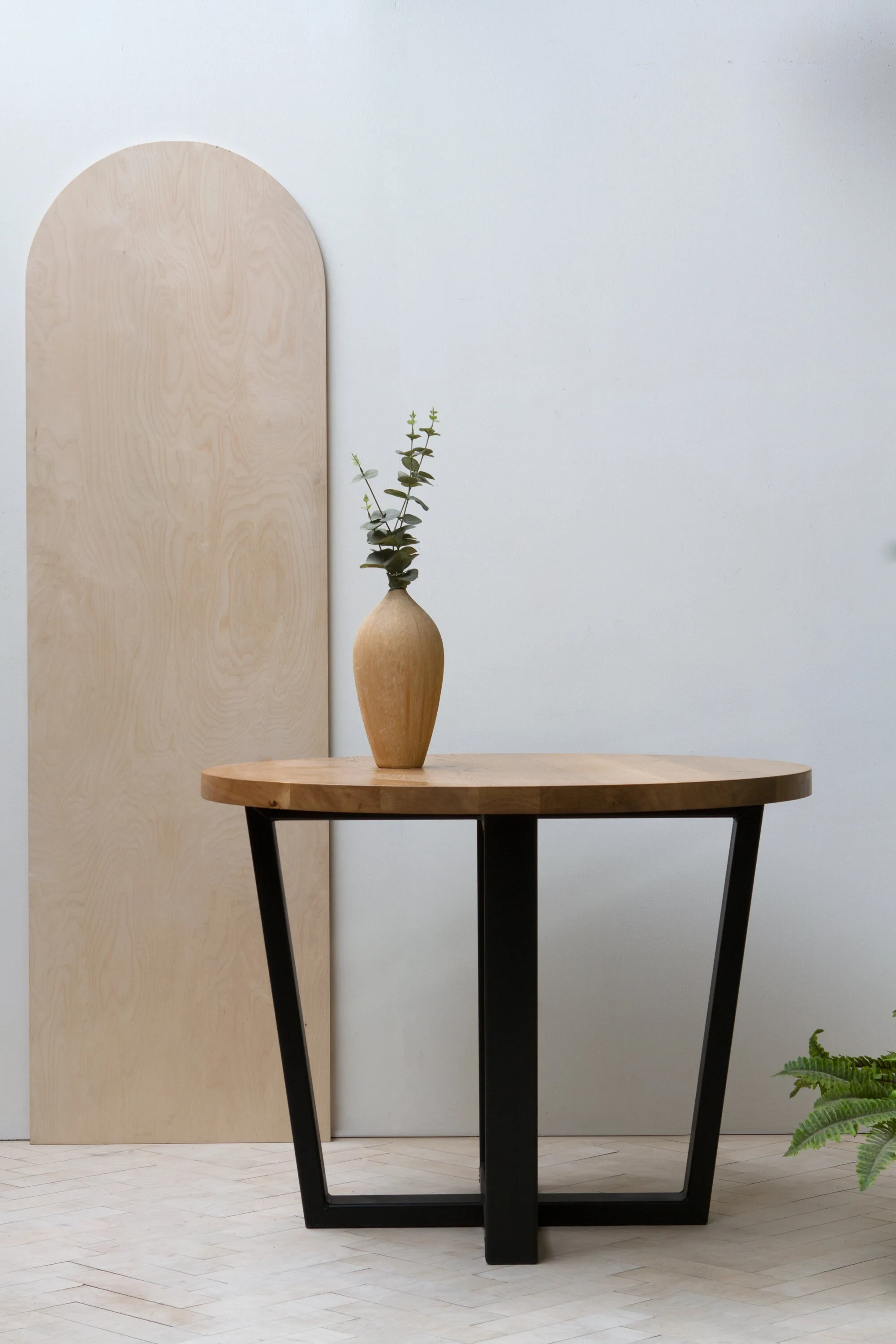 Round Börd Table [Metal Legs]