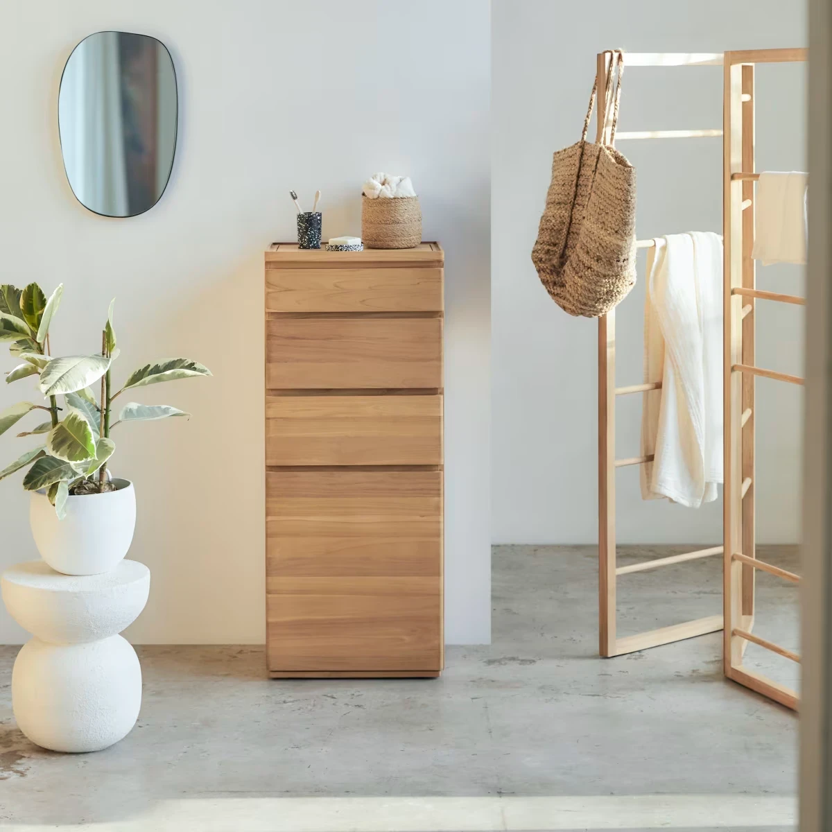 Nino - Storage tower in solid teak